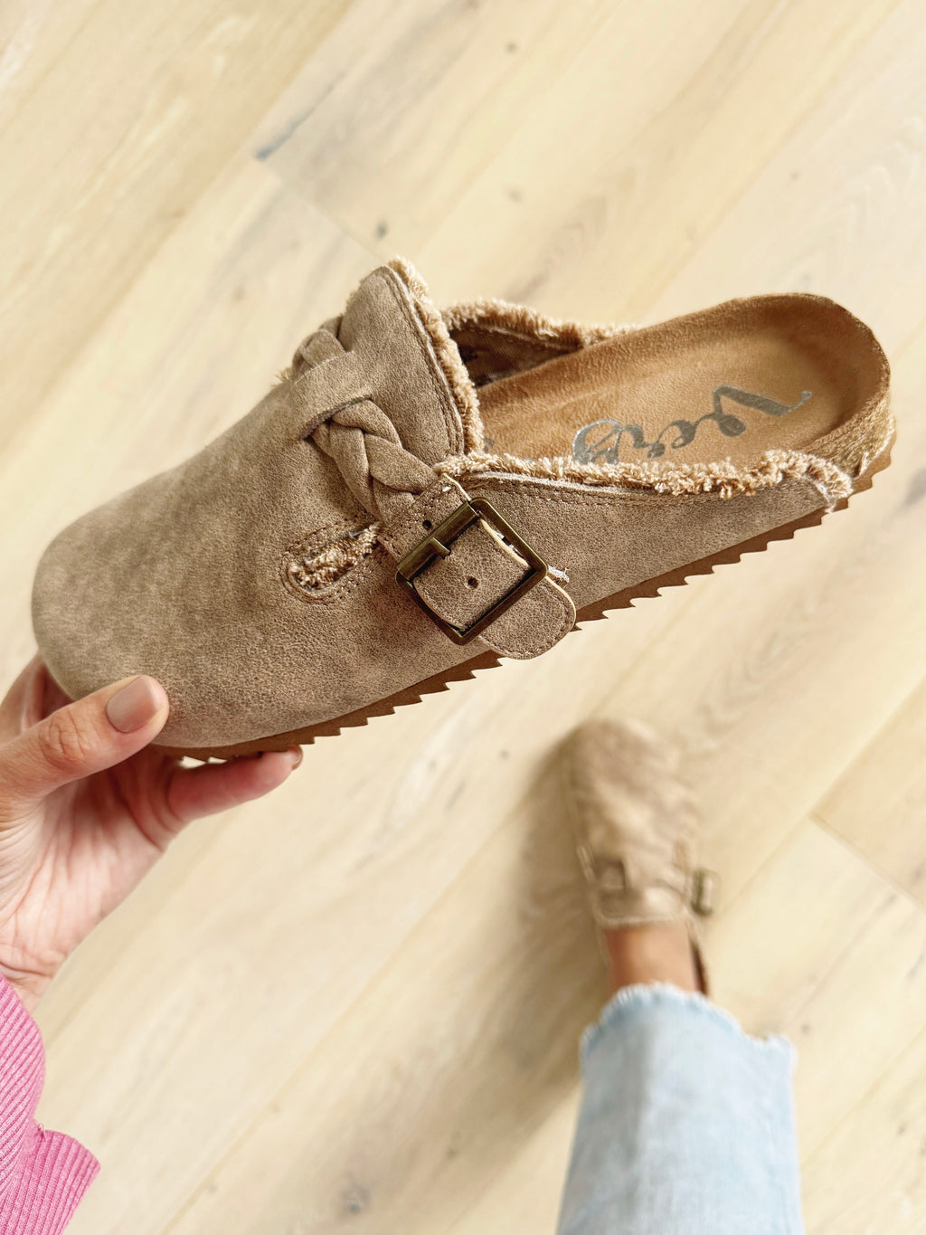 Very G Iris Shoes in Tan