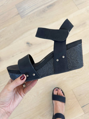 Very G Devon Sandals in Black