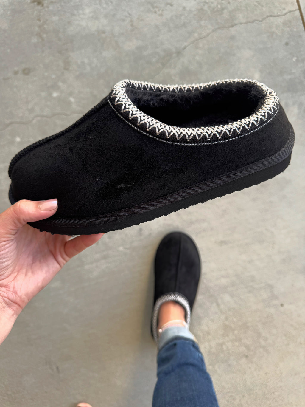 Very G Spark Slippers in Black