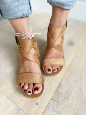 Very G Vector Sandals in Tan