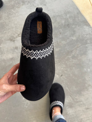 Very G Hug Slippers in Black