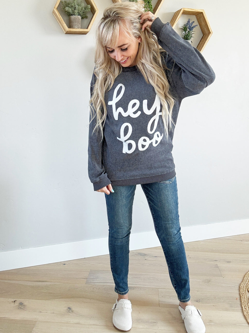 Hey Boo Graphic Sweatshirt (Pink Label)