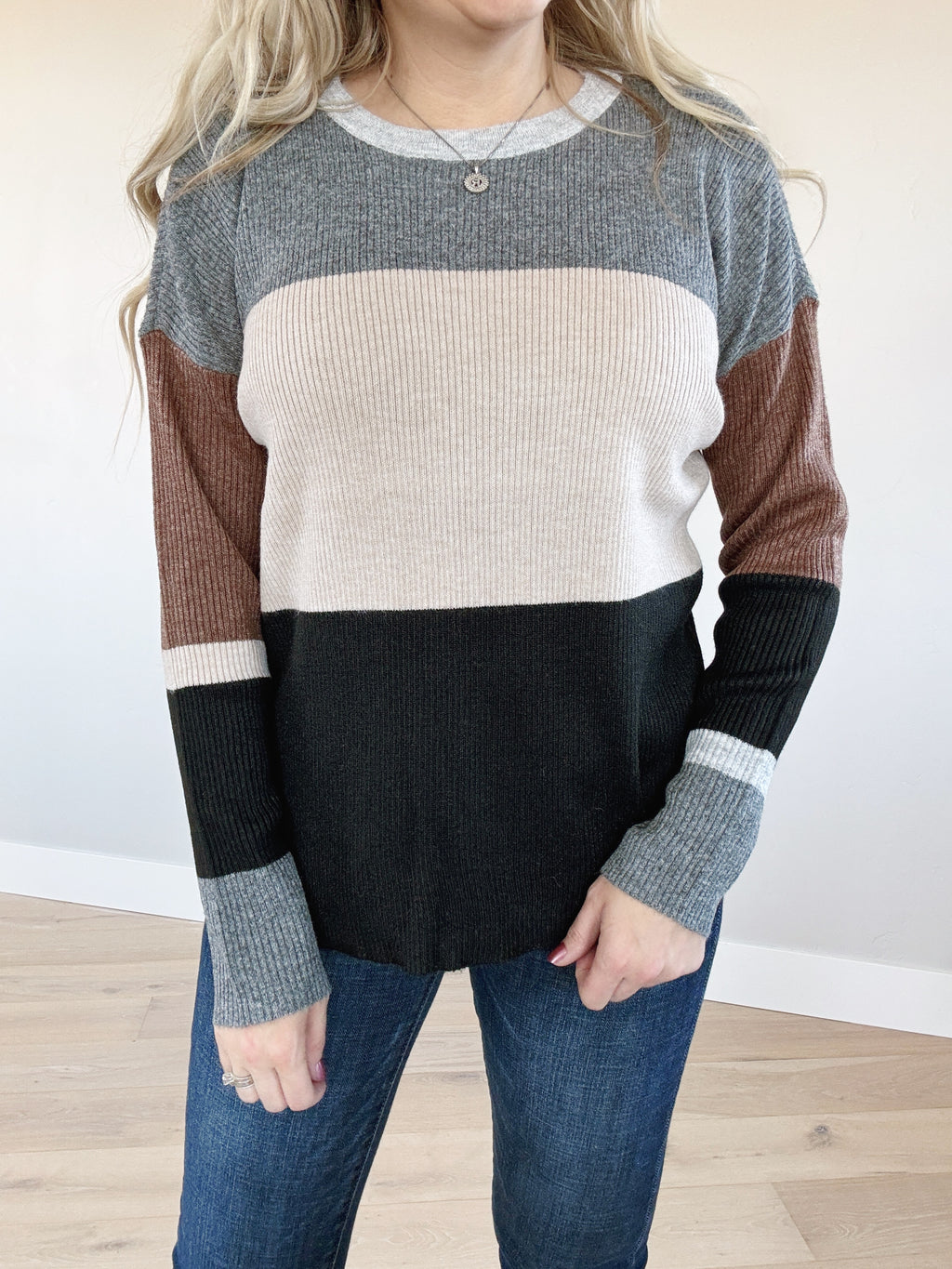 Insta Cute Color Block Pullover Sweater in Charcoal