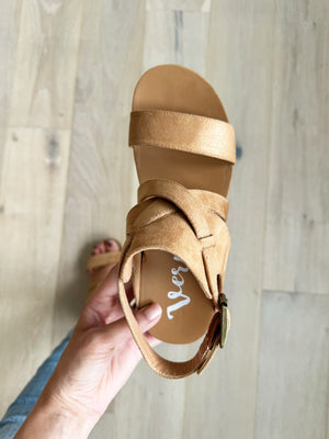 Very G Vector Sandals in Tan