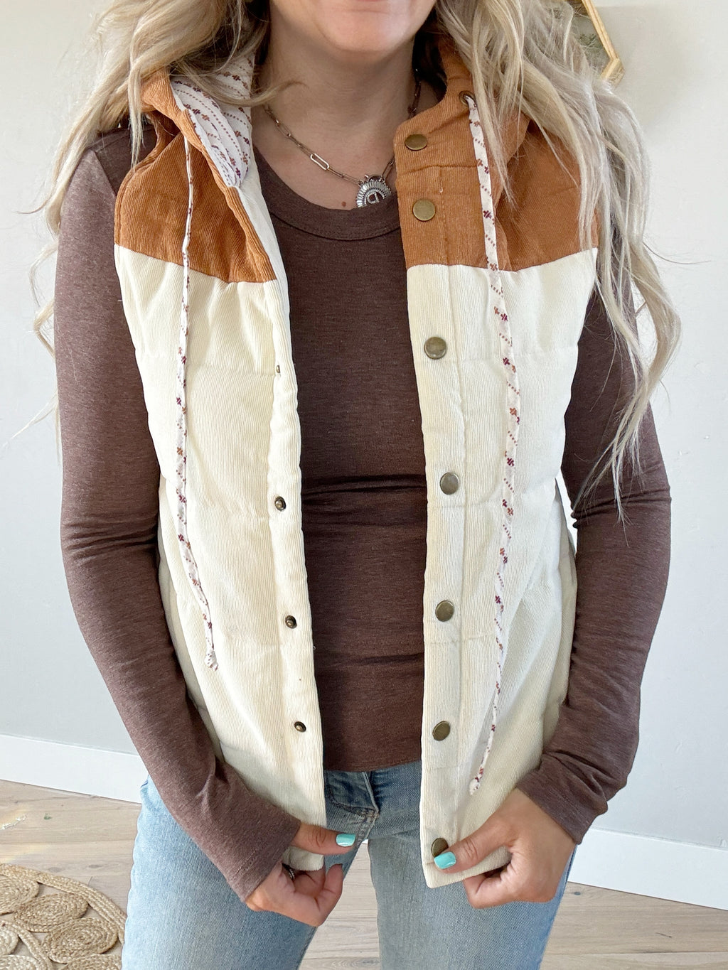 What a Night Jacquard Print Contrast Puffer Vest in Off-White and Taupe