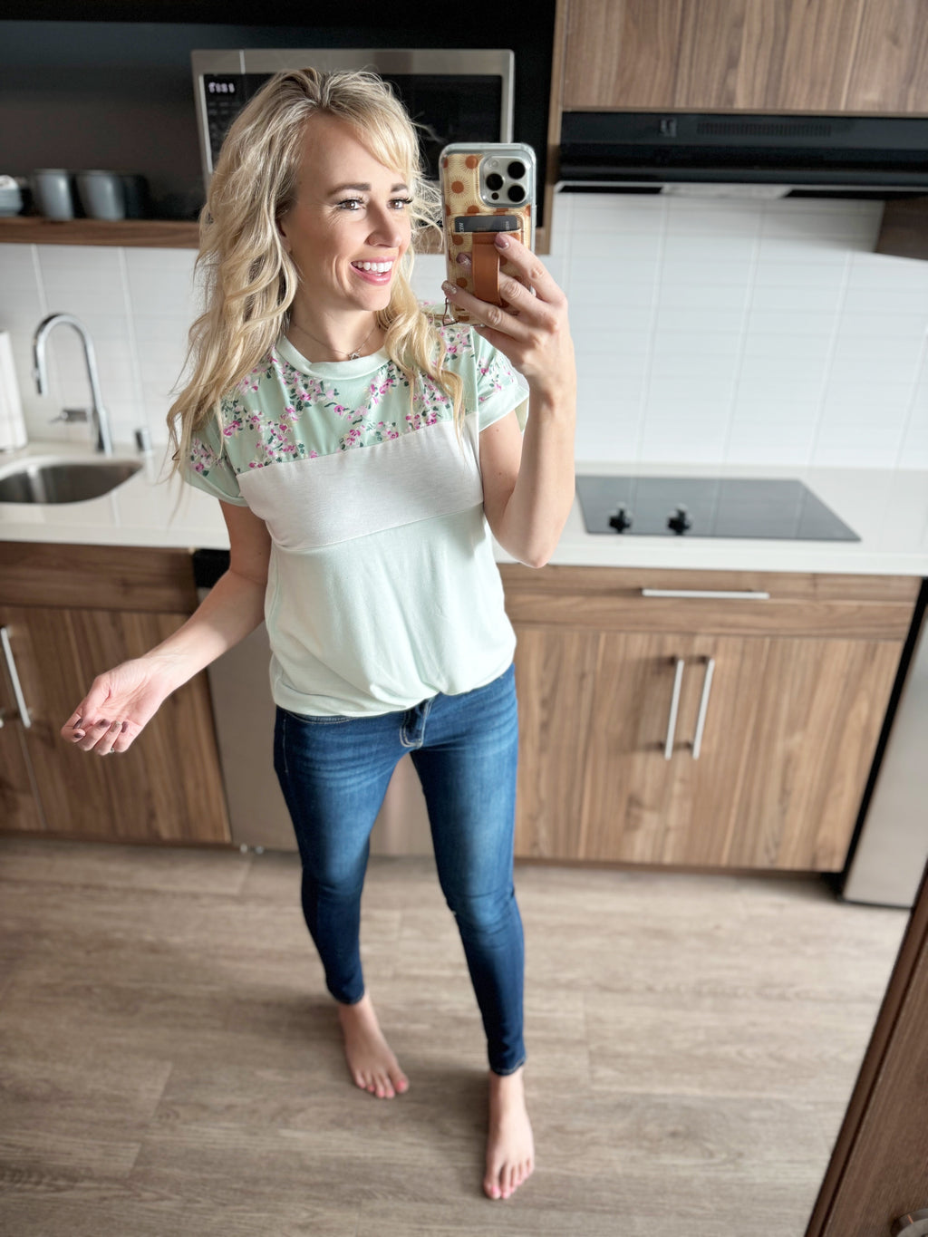 My Hometown Solid Floral Sleeve Contrast Top in Mint