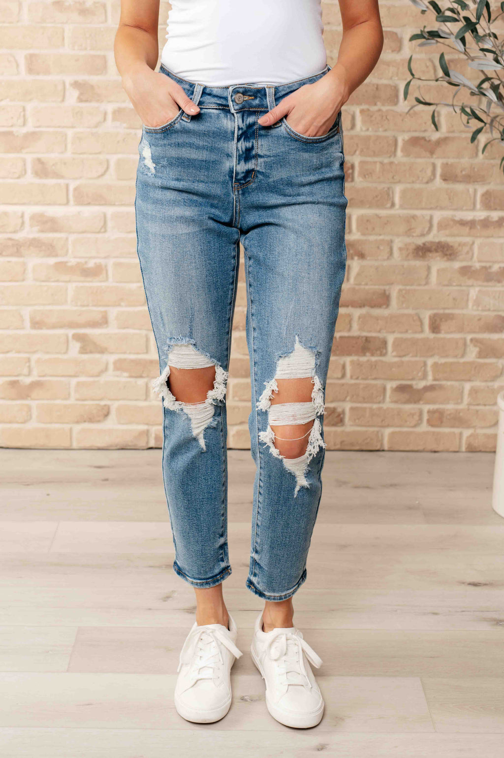 Judy Blue High Rise Distressed Boyfriend Jeans