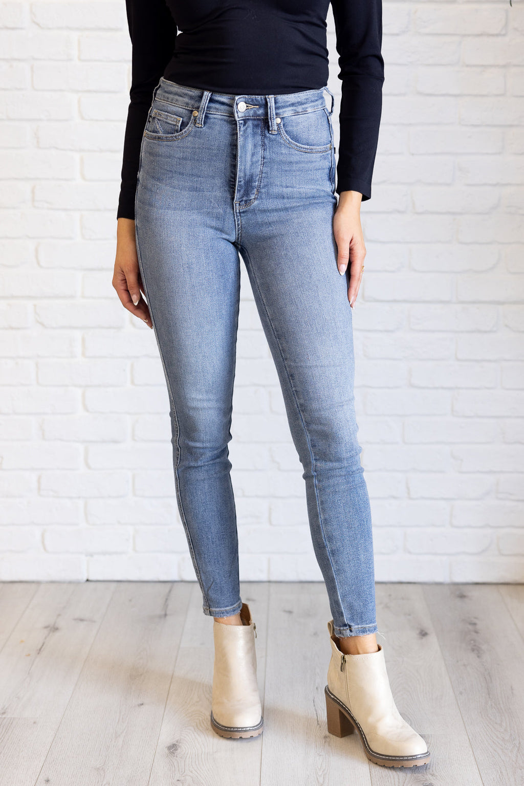 Judy Blue High Rise Control Top Contrast Wash Skinny Jeans