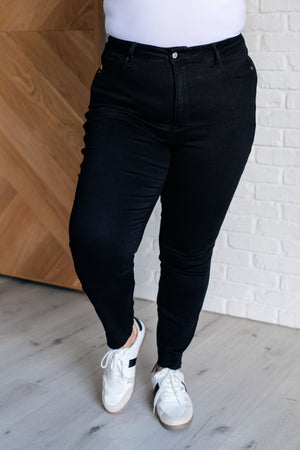 Judy Blue Tummy Control Skinny Jeans in Black