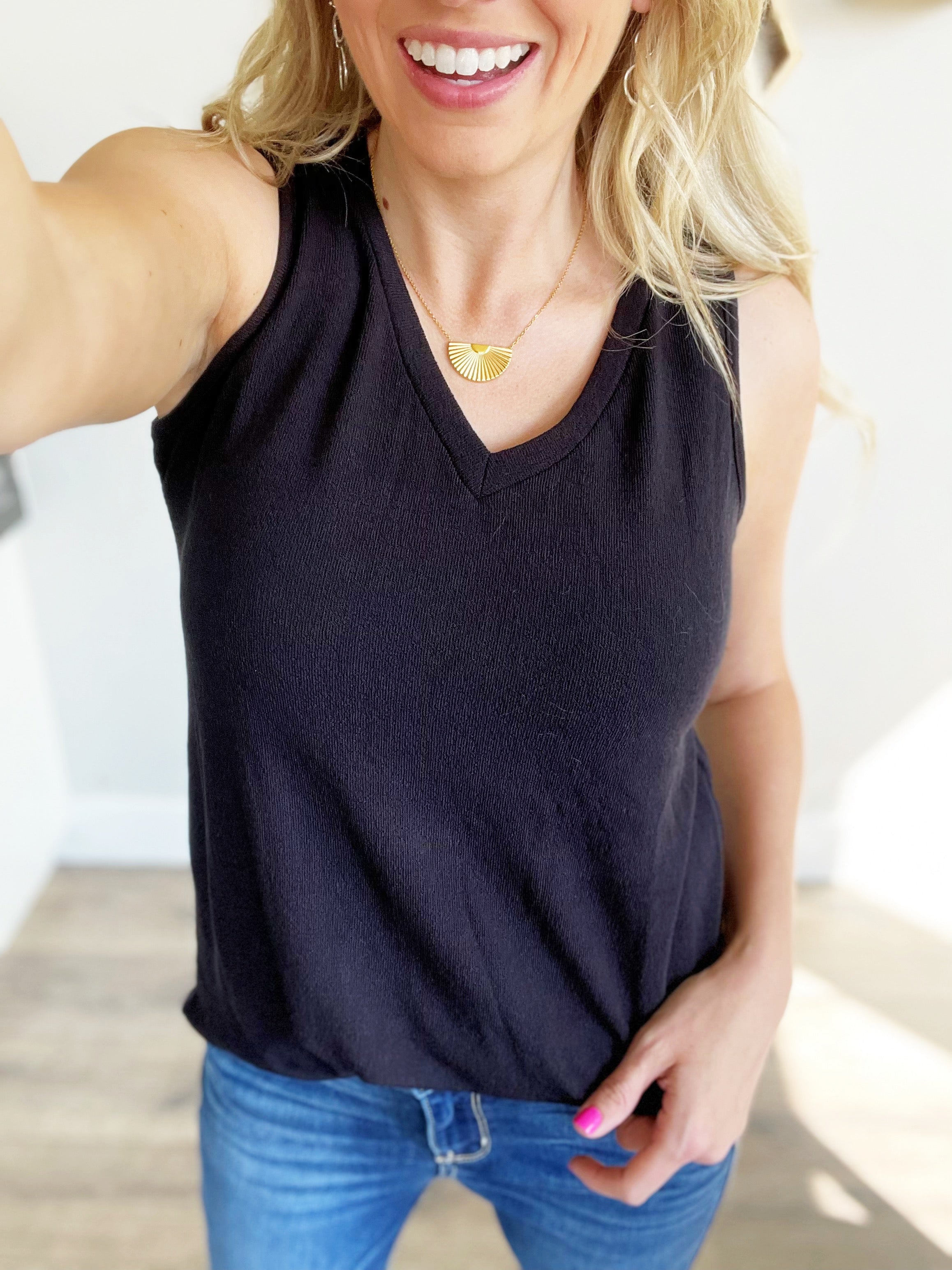 A Classic Sleeveless Knit Top in Black – Ivory Gem