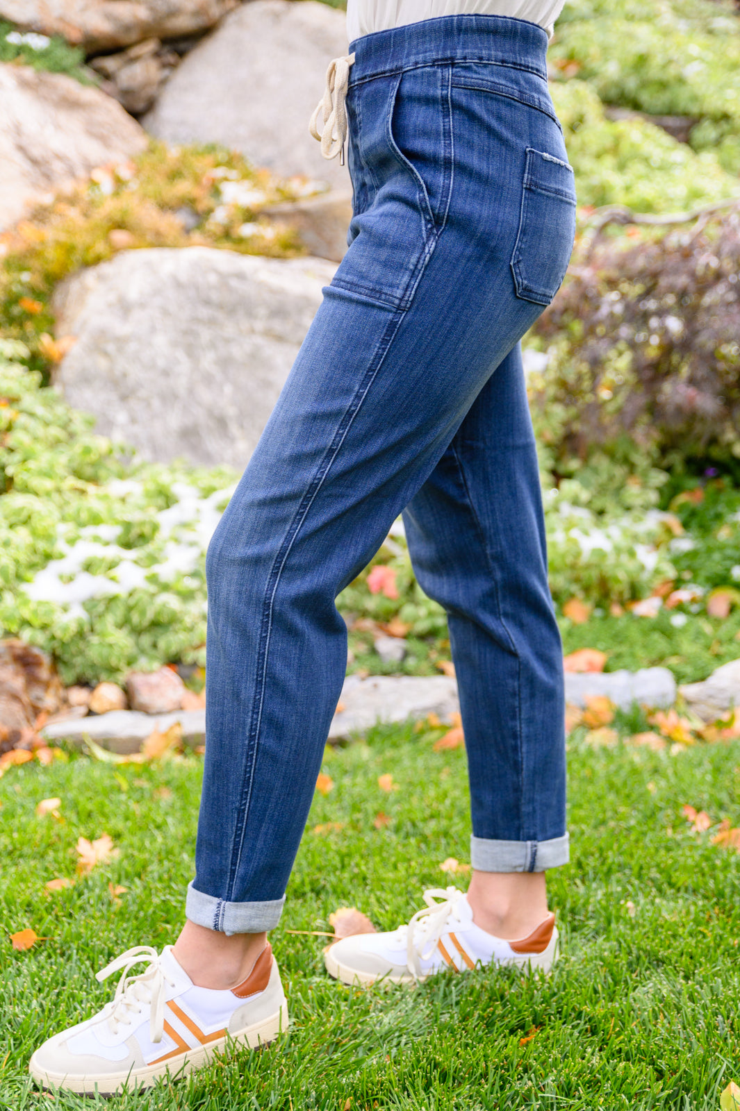 JUDY BLUE - HIGH RISE PULL-ON DENIM JOGGERS WITH DRAWSTRING