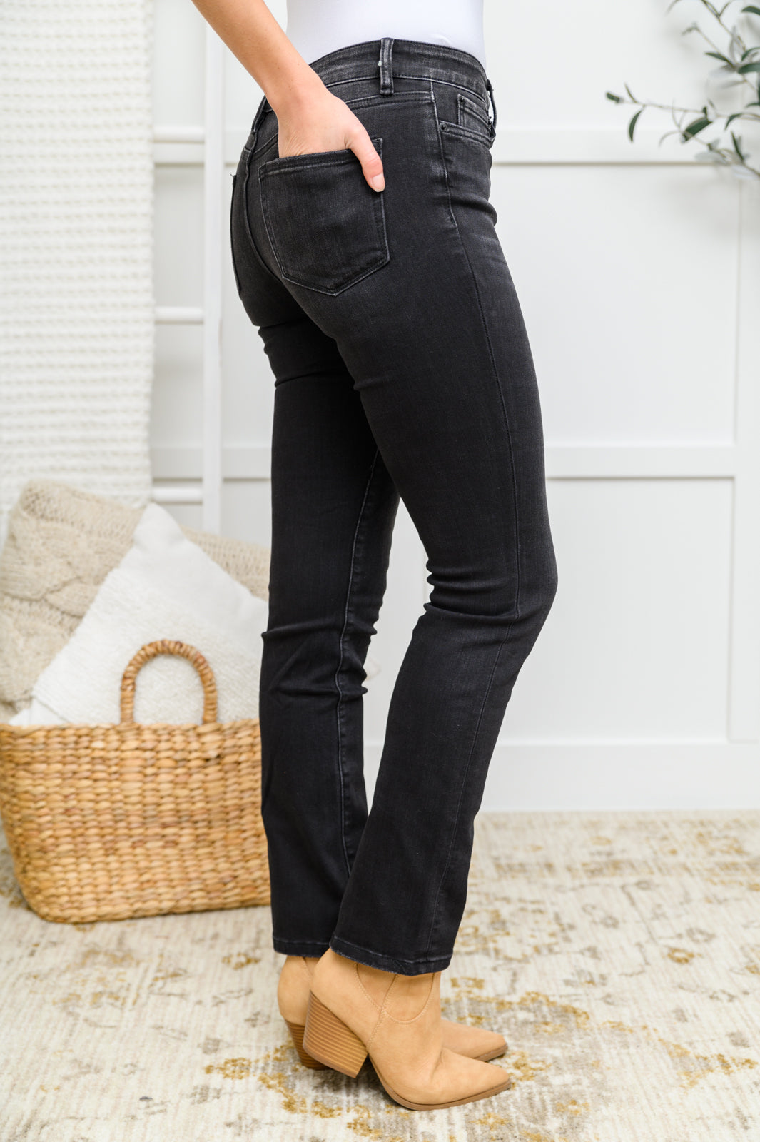 Zenana Mid Rise Ivory Gem Black Leg Straight Washed In – Jeans